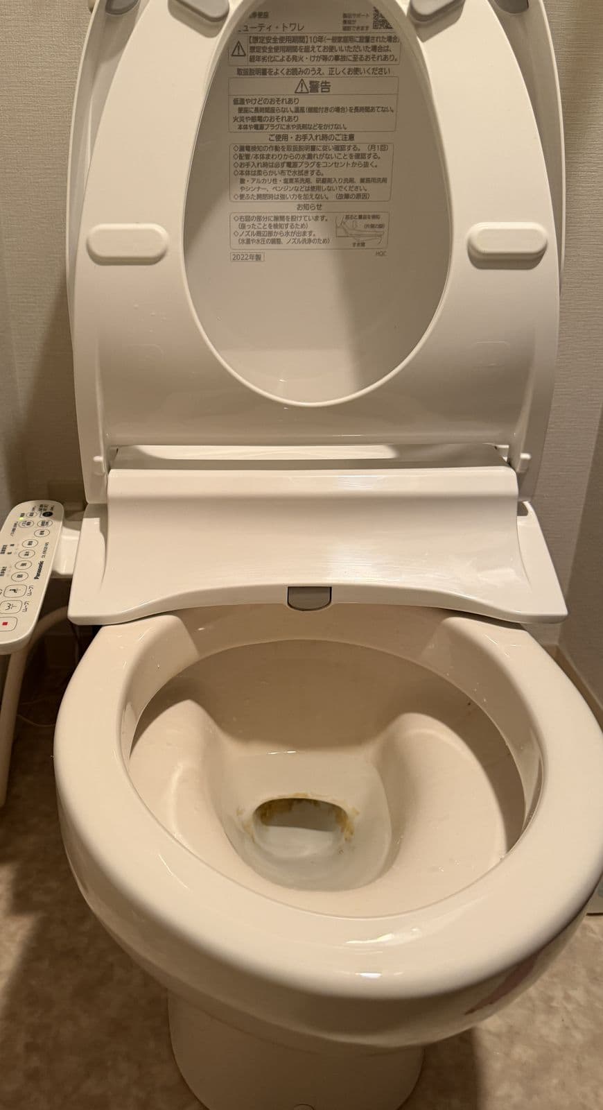 作業後のトイレ。汚れが落ちた清潔な状態